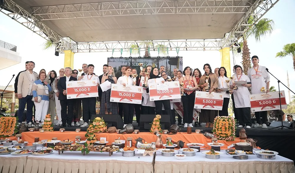 DÜNYA ÇOCUKLARI KARNAVAL’DA “BARIŞ VE DOSTLUK” MESAJI 